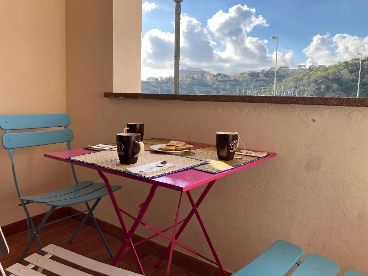 Casa a Capraia porticciolo: vista mare indimenticabile! Italia