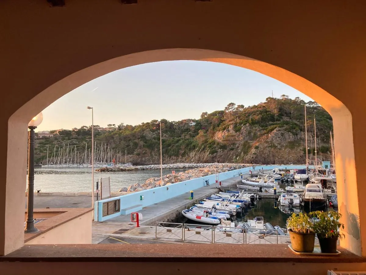 Casa a Capraia porticciolo: vista mare indimenticabile! Italia