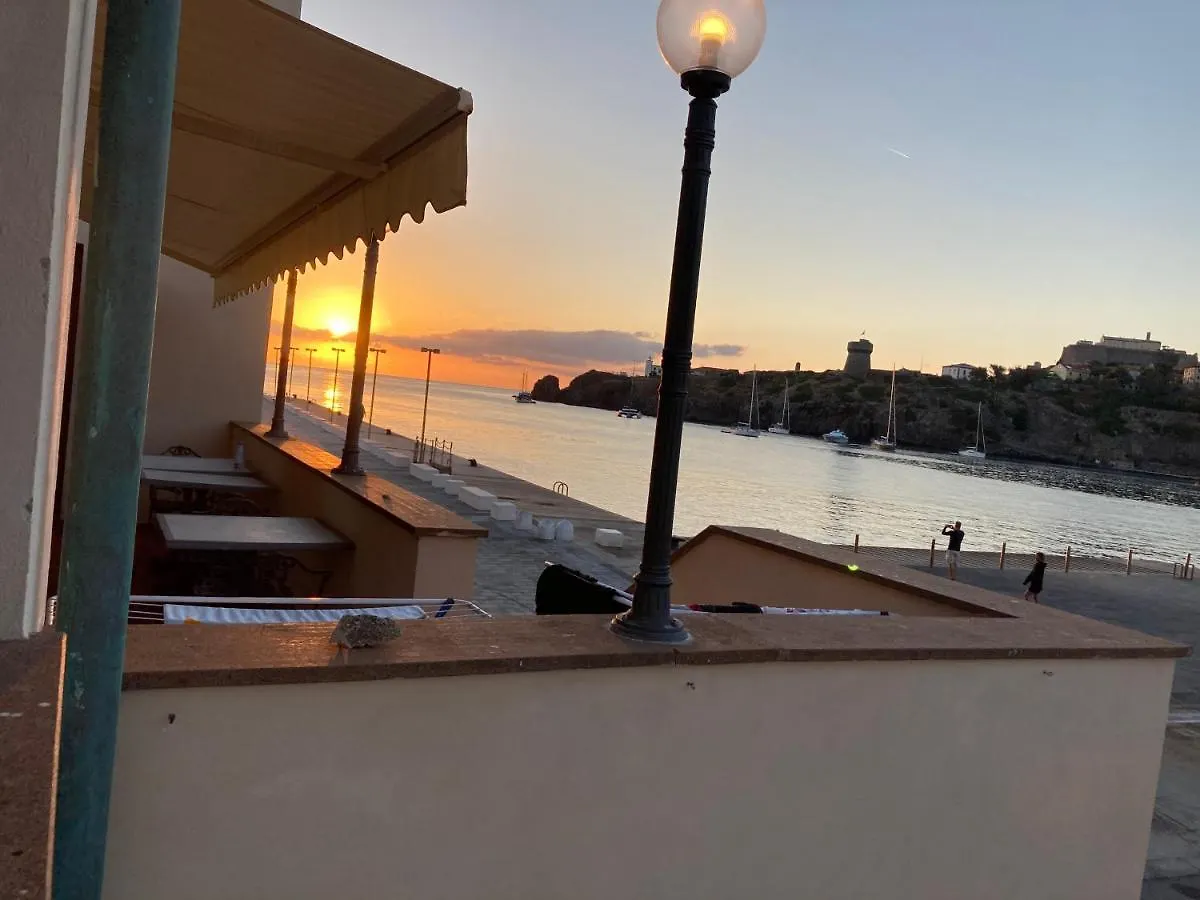Casa a Capraia porticciolo: vista mare indimenticabile! Italia