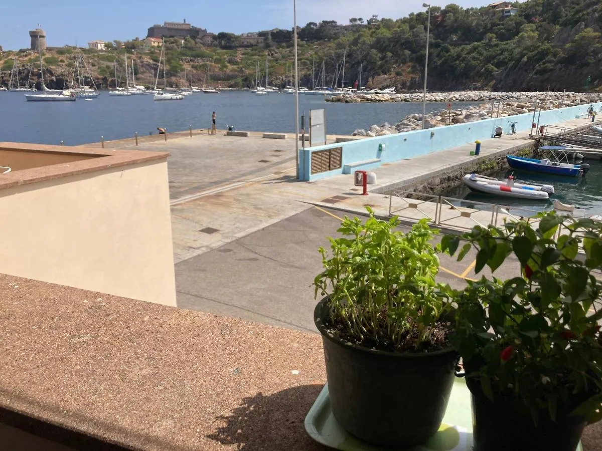 Casa a Capraia porticciolo: vista mare indimenticabile!