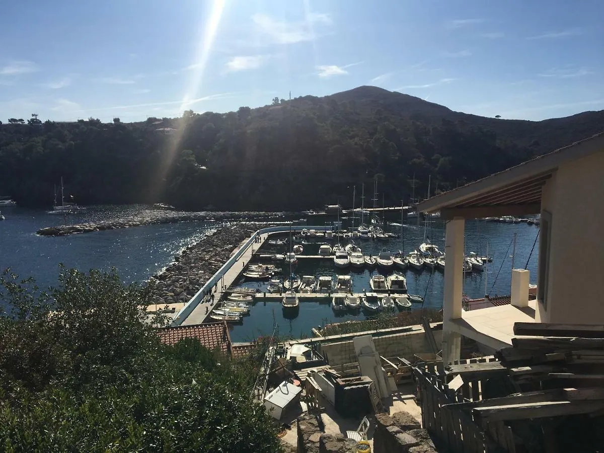 Casa vacanze Casa a Capraia porticciolo: vista mare indimenticabile!