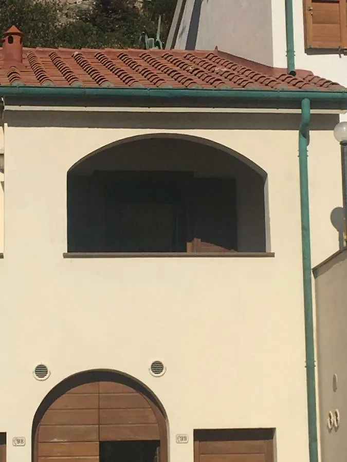 Casa vacanze Casa a Capraia porticciolo: vista mare indimenticabile!